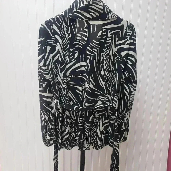 SoCa St. John Black and White Snap Front Jacket - Picture 2 of 10